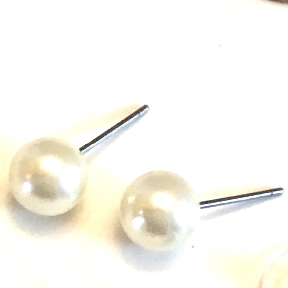 🆕 Guess Multi Pair Earring Set Silver-tone Studs Hearts Rhinestone Bows Pearls - Picture 6 of 7